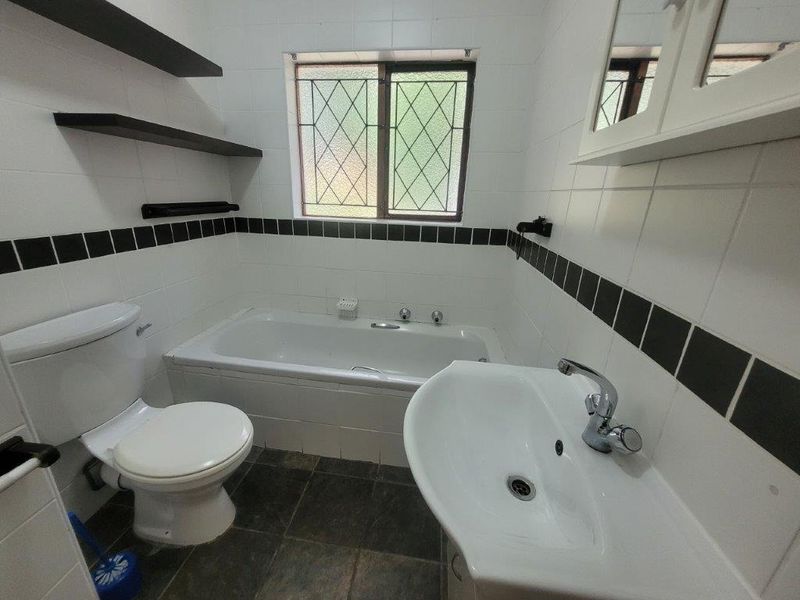 Peaceful 3 Bedroom Townhouse - Photo 9