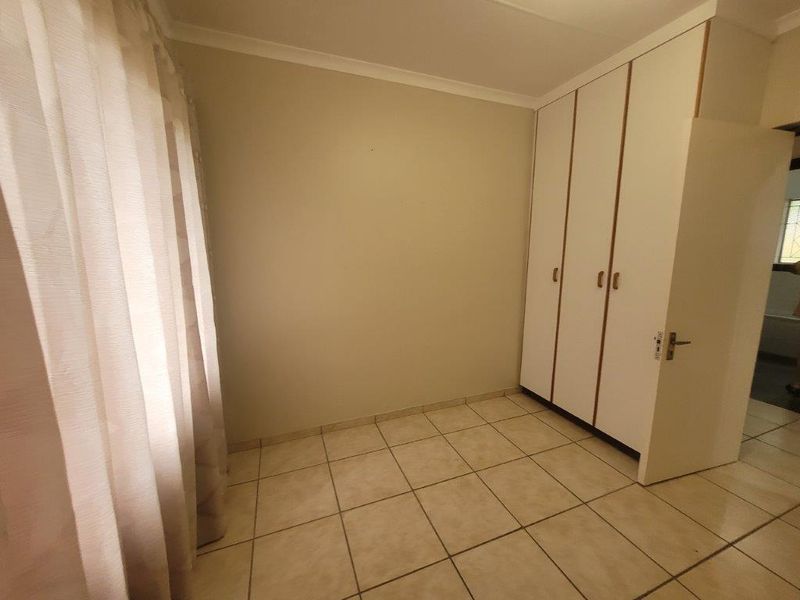 Peaceful 3 Bedroom Townhouse - Photo 8