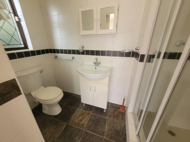 Peaceful 3 Bedroom Townhouse - Photo 7