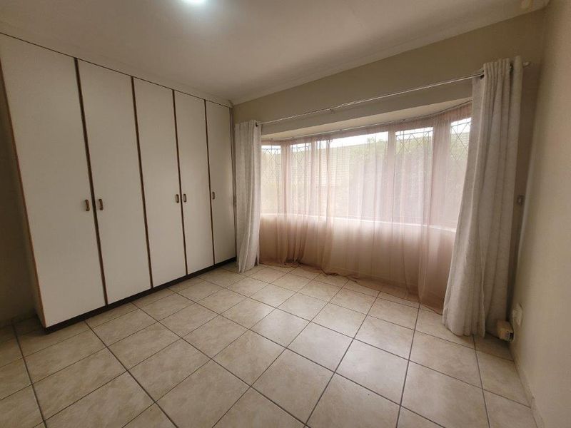 Peaceful 3 Bedroom Townhouse - Photo 6