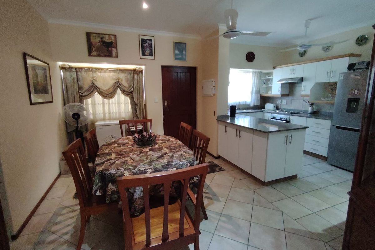 Beautifull 3 Bedroom 2 bathroom Townhouse - Photo 5