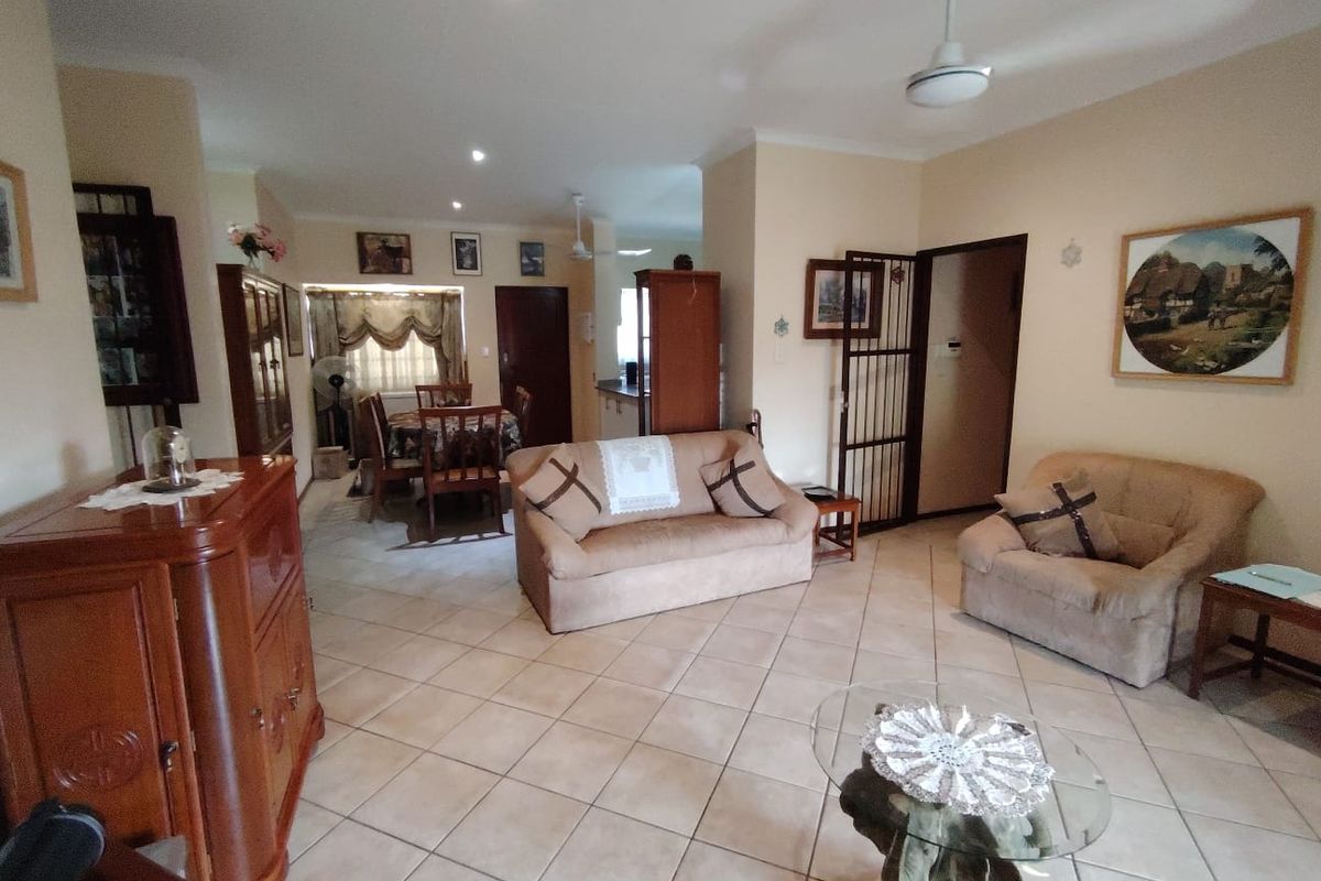 Beautifull 3 Bedroom 2 bathroom Townhouse - Photo 4