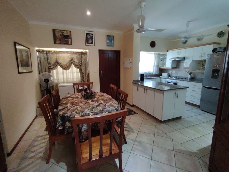 Beautifull 3 Bedroom 2 bathroom Townhouse - Photo 5