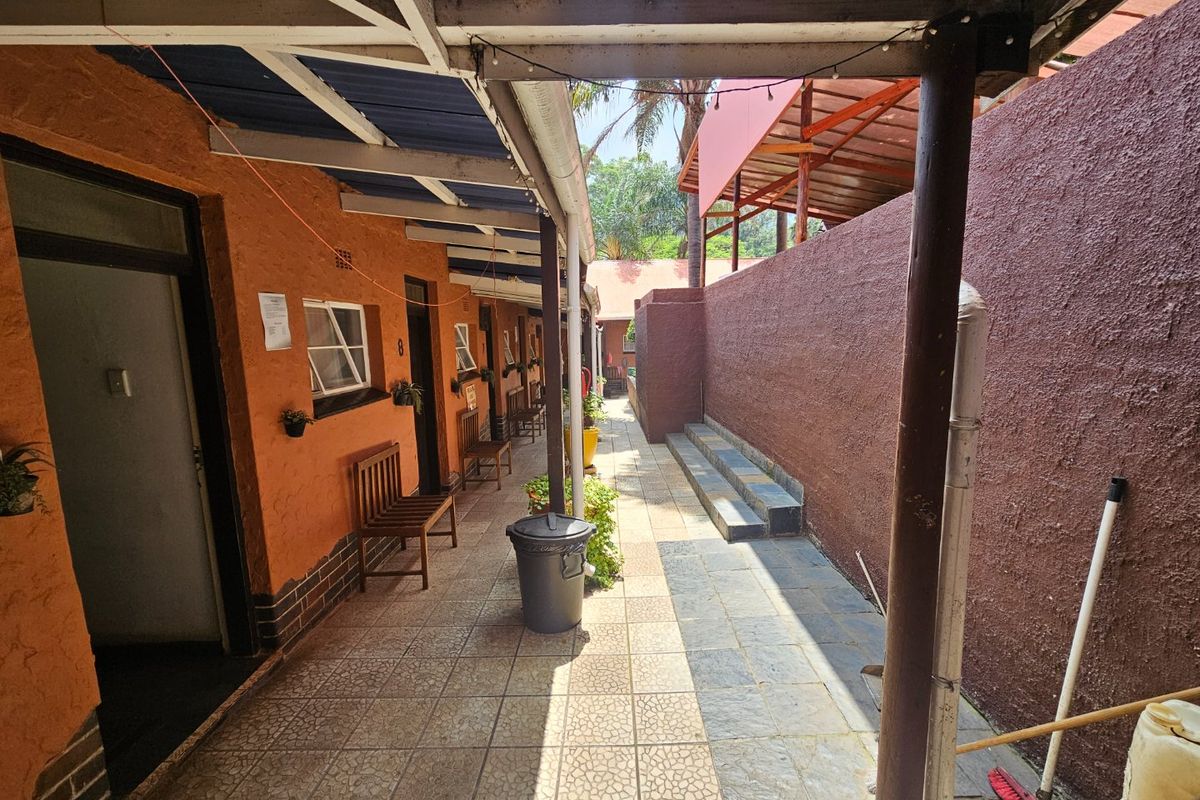 9 Bedroom Accomodation in Tourist Location  - Photo 3