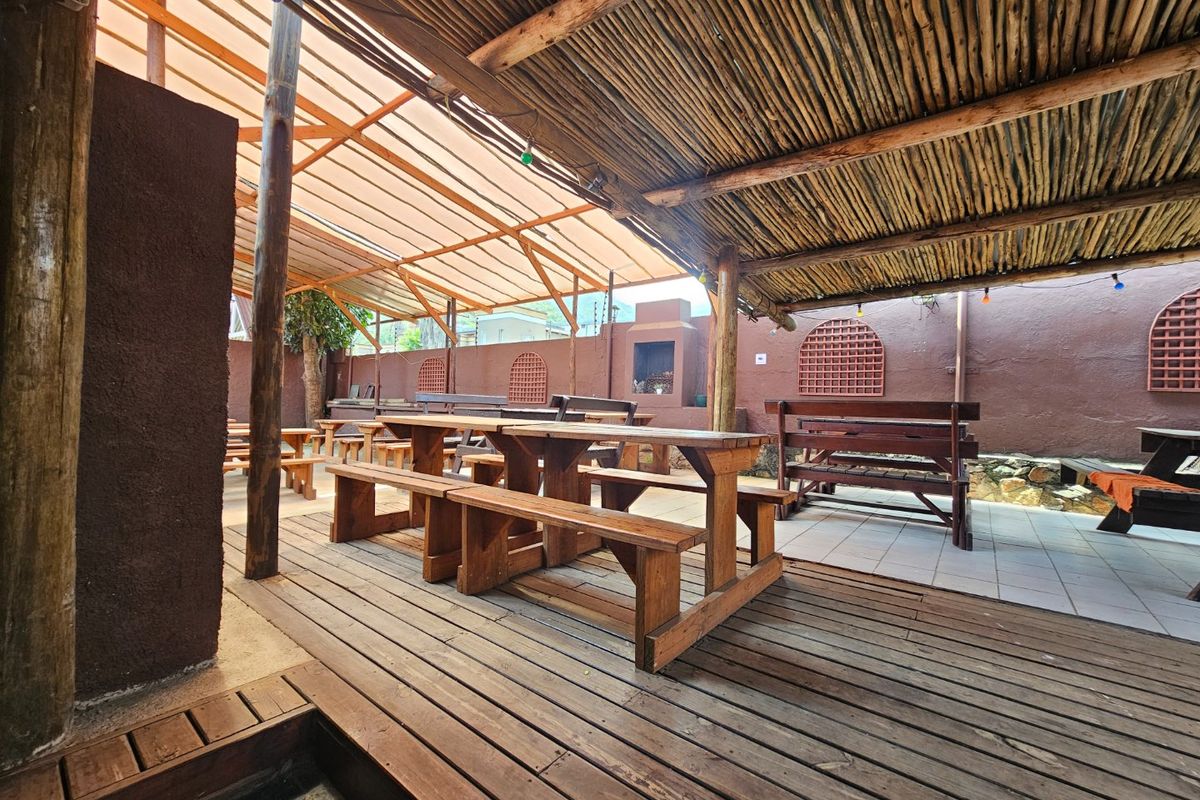 9 Bedroom Accomodation in Tourist Location  - Photo 5