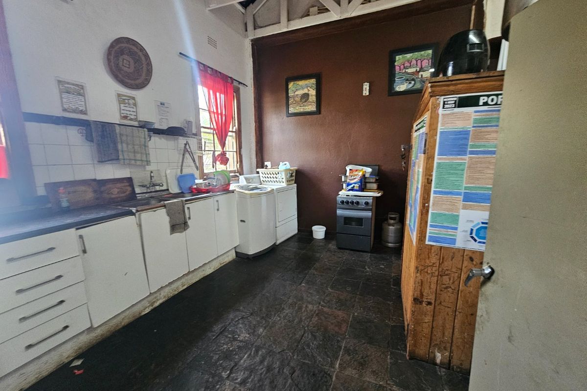 9 Bedroom Accomodation in Tourist Location  - Photo 4