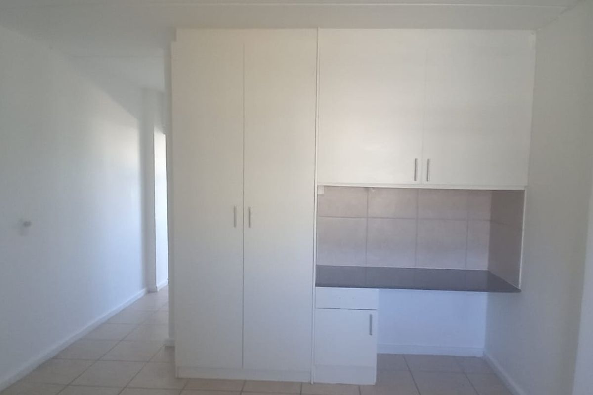 Neat Lock-up and Go  - Photo 3