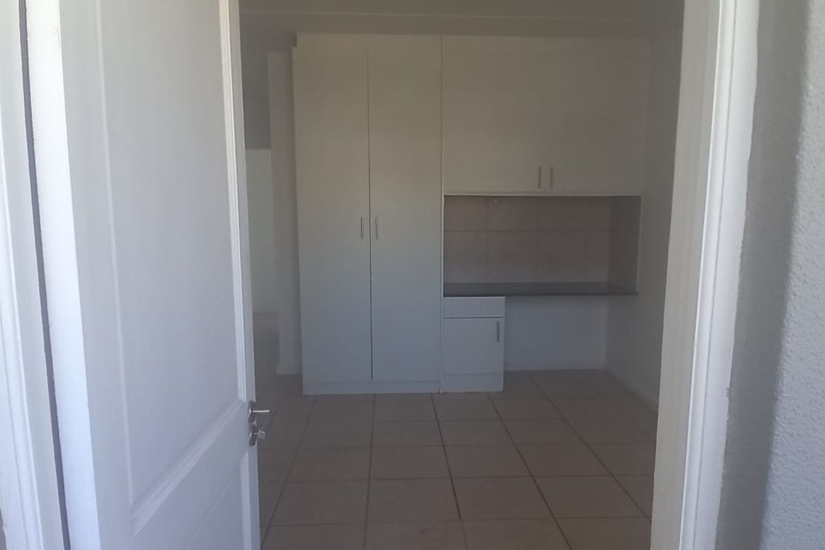 Neat Lock-up and Go  - Photo 2