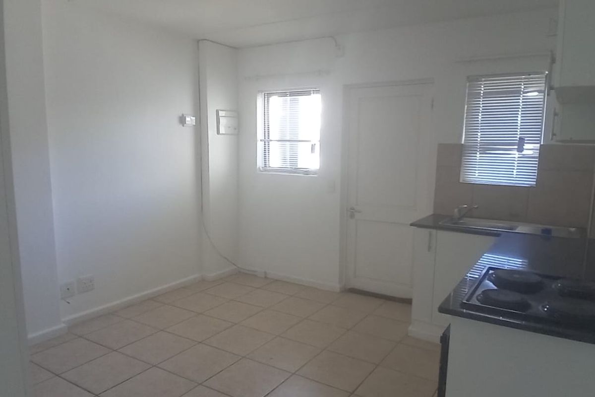 Neat Lock-up and Go  - Photo 4