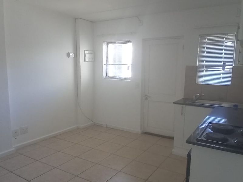 Neat Lock-up and Go  - Photo 4