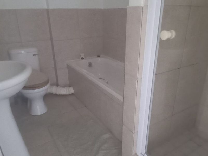 Neat Lock-up and Go  - Photo 7