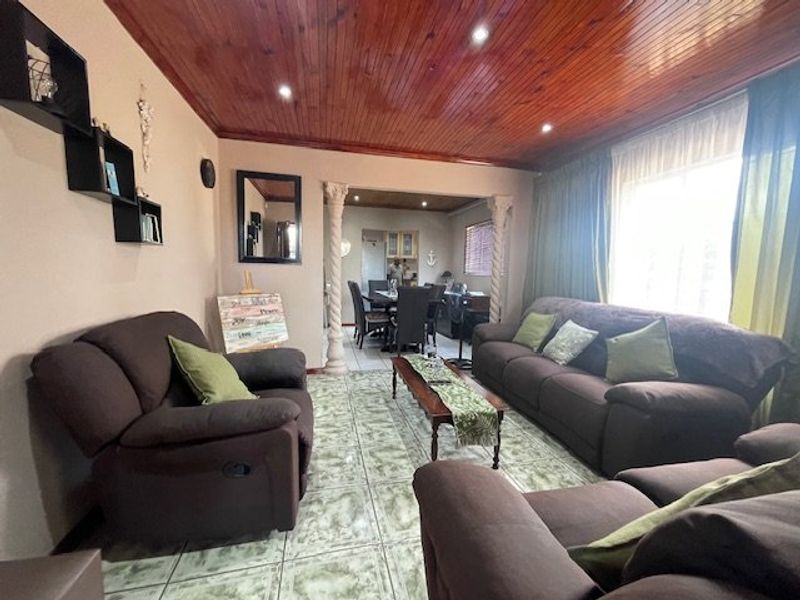 Well Maintained , Move-In Ready Four Bed Family Home For Sale- Muniredy Road, Northdale, Pmb - Photo 3