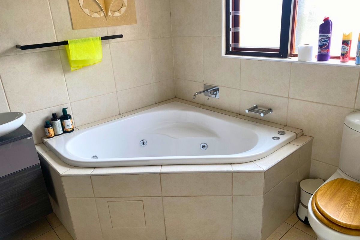 Luxury 3-Bedroom Family Home for Sale – Vorna Valley - Photo 4