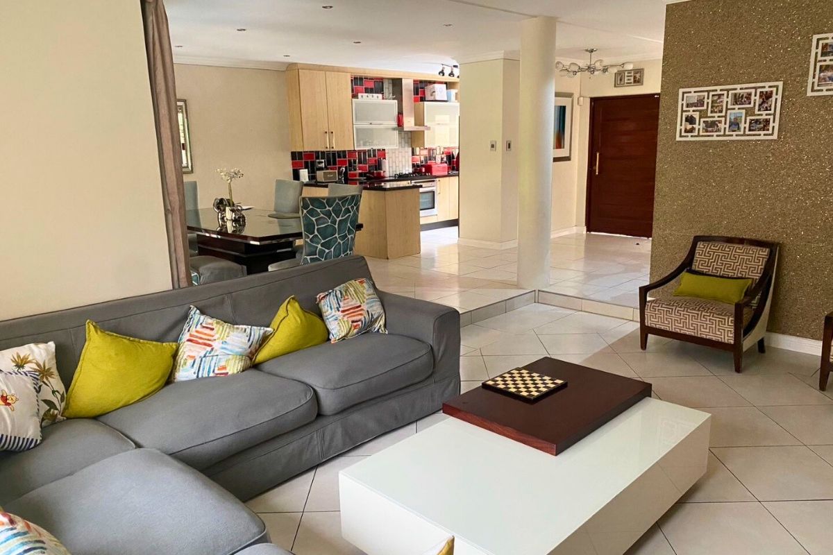 Luxury 3-Bedroom Family Home for Sale – Vorna Valley - Photo 3