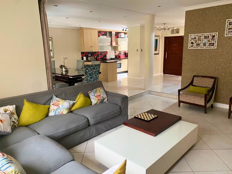 Luxury 3-Bedroom Family Home for Sale – Vorna Valley - Photo 3