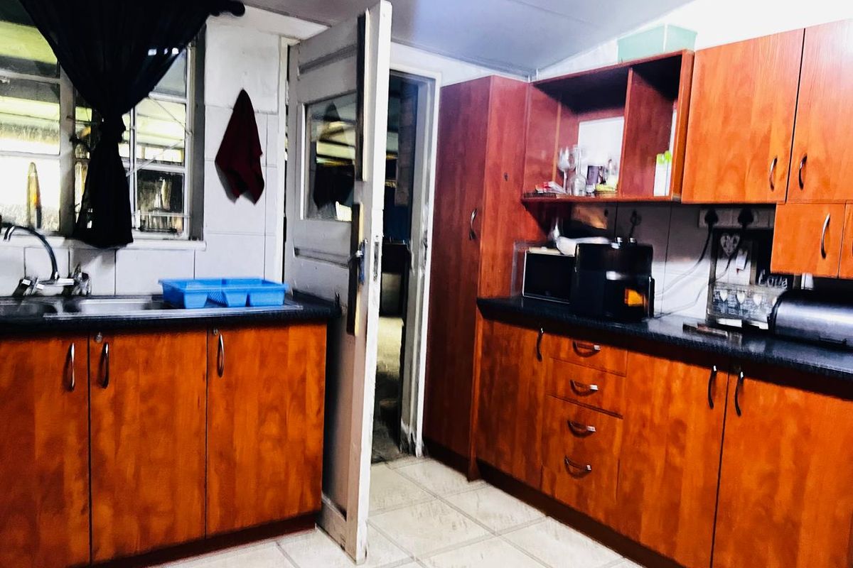 4 Bedroom House For Sale in Danville - Photo 2