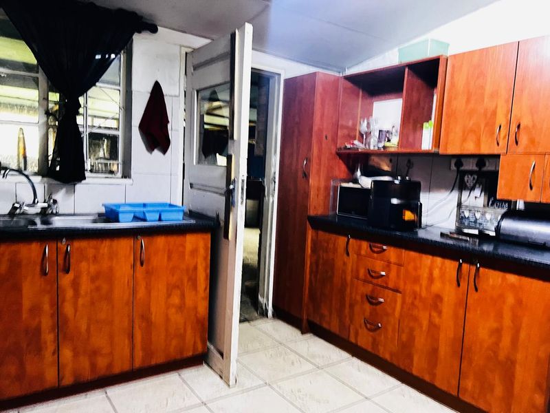 4 Bedroom House For Sale in Danville - Photo 2