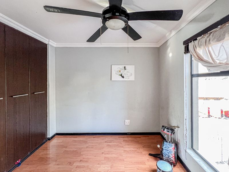 Modern Two-Bedroom Apartment at The Kennedy – Contemporary Living at Its Finest - Photo 10