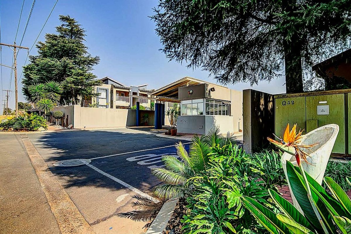 Embrace Lock-Up-and-Go Luxury in a Modern Secure, Family Haven - Photo 2