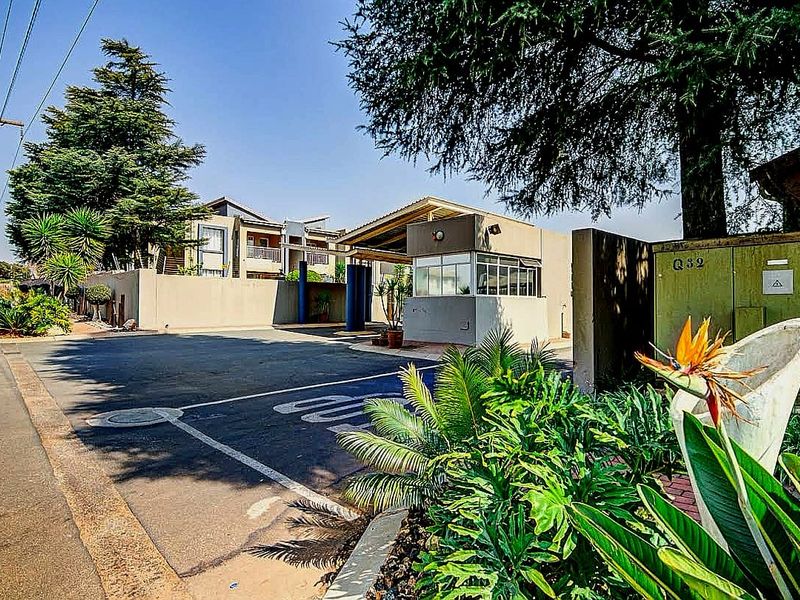 Embrace Lock-Up-and-Go Luxury in a Modern Secure, Family Haven - Photo 2