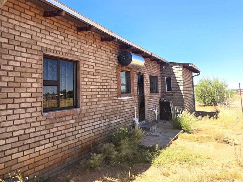 Sturdy Home in Morning Glory, Upington - Photo 10