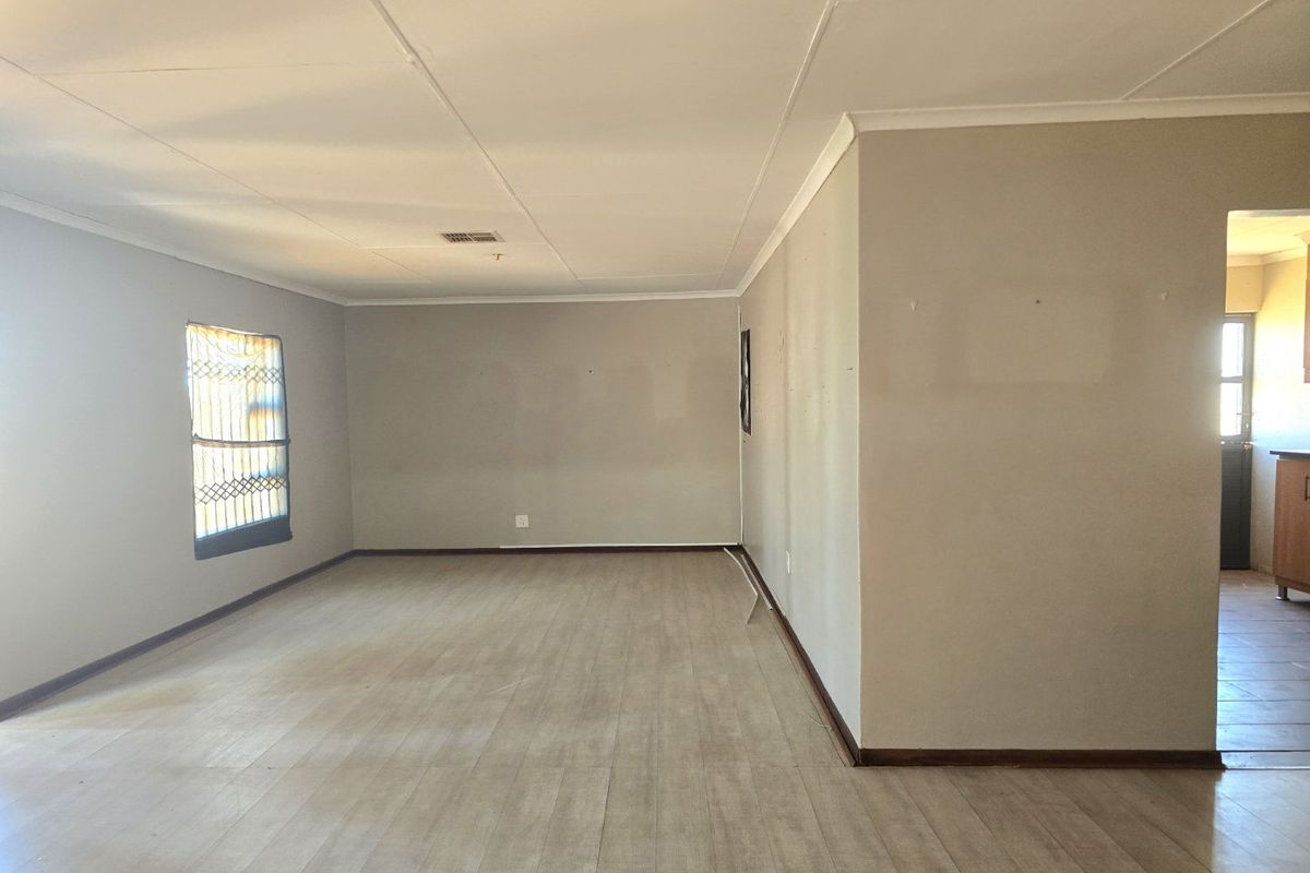 Sturdy Home in Morning Glory, Upington - Photo 3