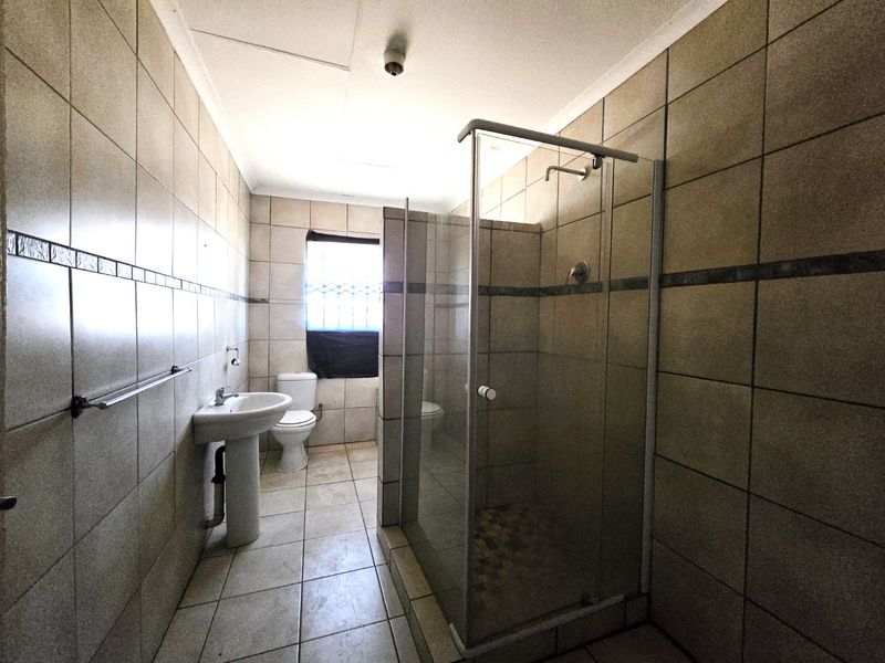 Sturdy Home in Morning Glory, Upington - Photo 5