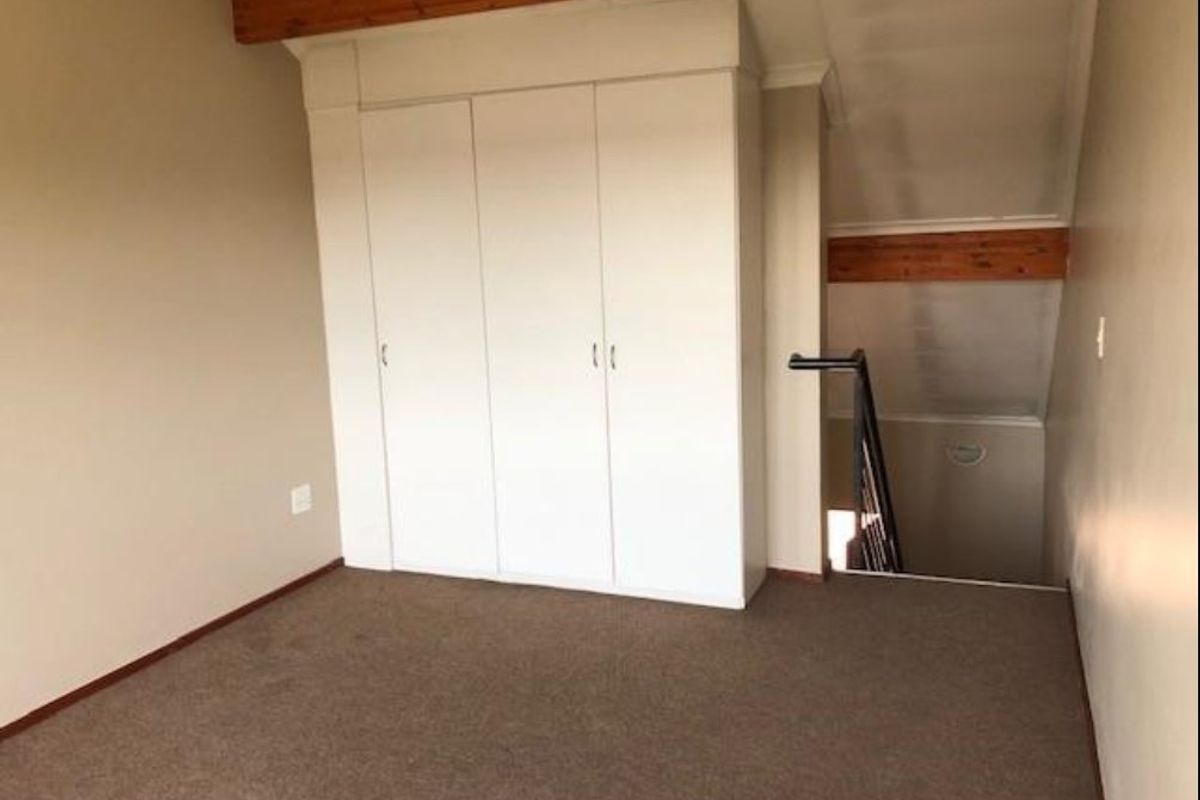 Cozy & Convenient 2-Bedroom Simplex – A Smart Buy!  - Photo 3