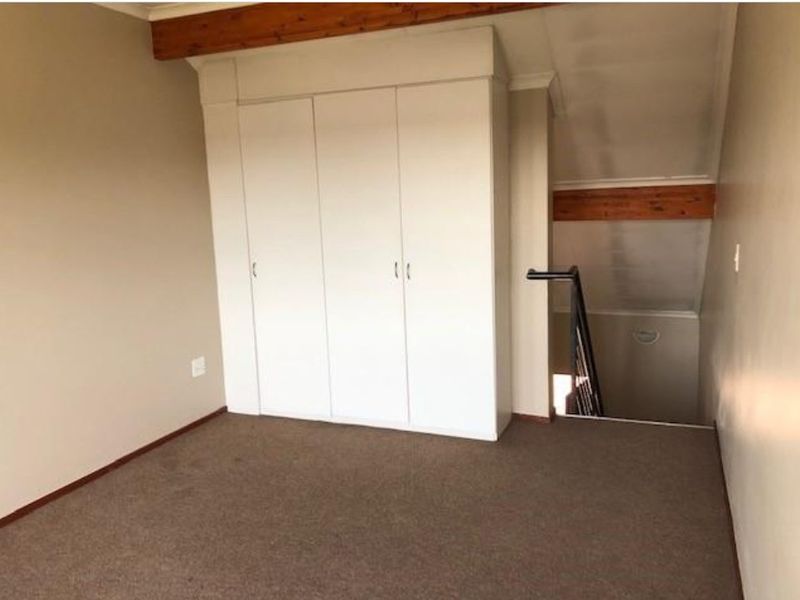 Cozy & Convenient 2-Bedroom Simplex – A Smart Buy!  - Photo 3