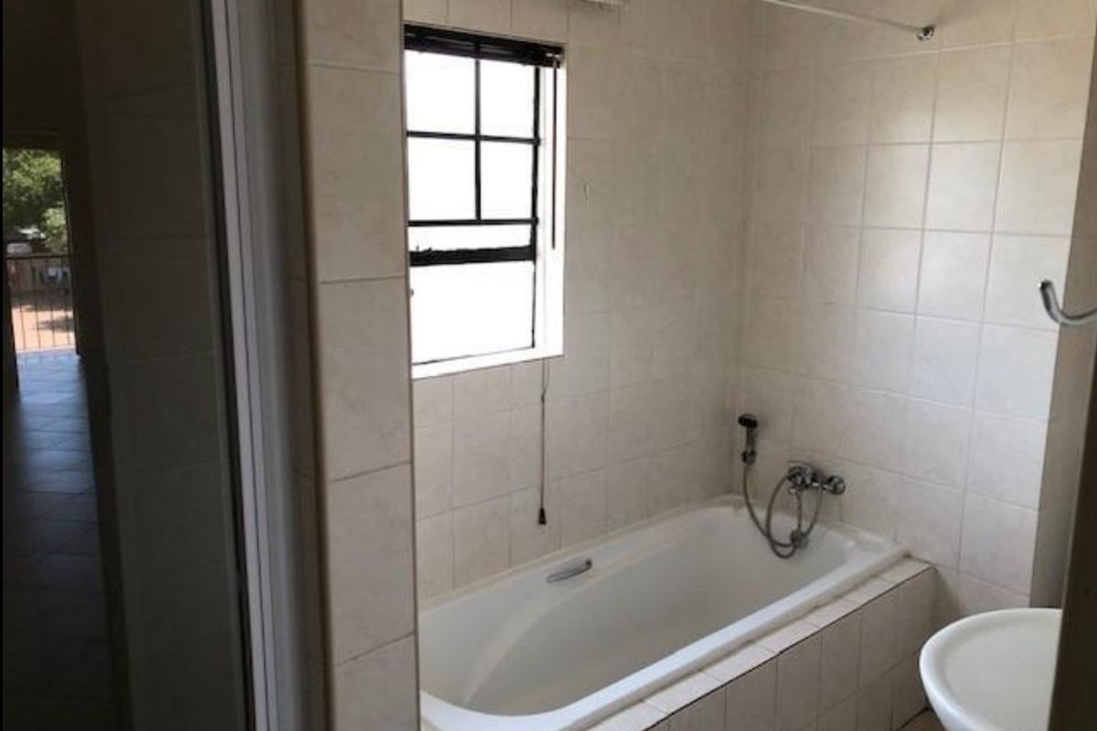 Cozy & Convenient 2-Bedroom Simplex – A Smart Buy!  - Photo 2