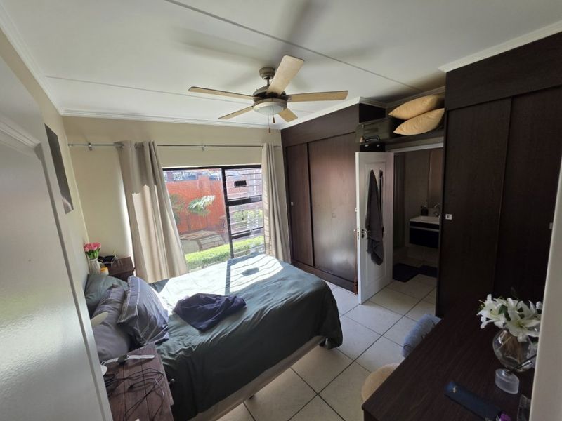 Modern 2-Bed Townhouse with Private Garden & Top-Class Security - Photo 9