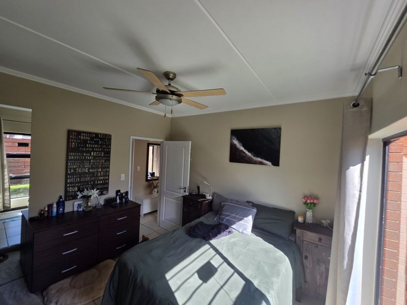 Modern 2-Bed Townhouse with Private Garden & Top-Class Security - Photo 3