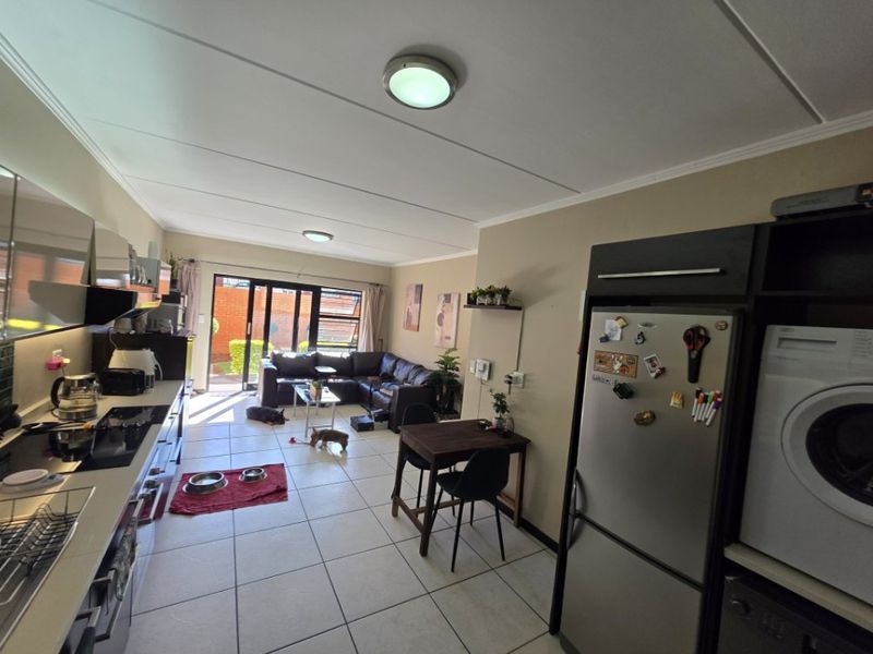 Modern 2-Bed Townhouse with Private Garden & Top-Class Security - Photo 1