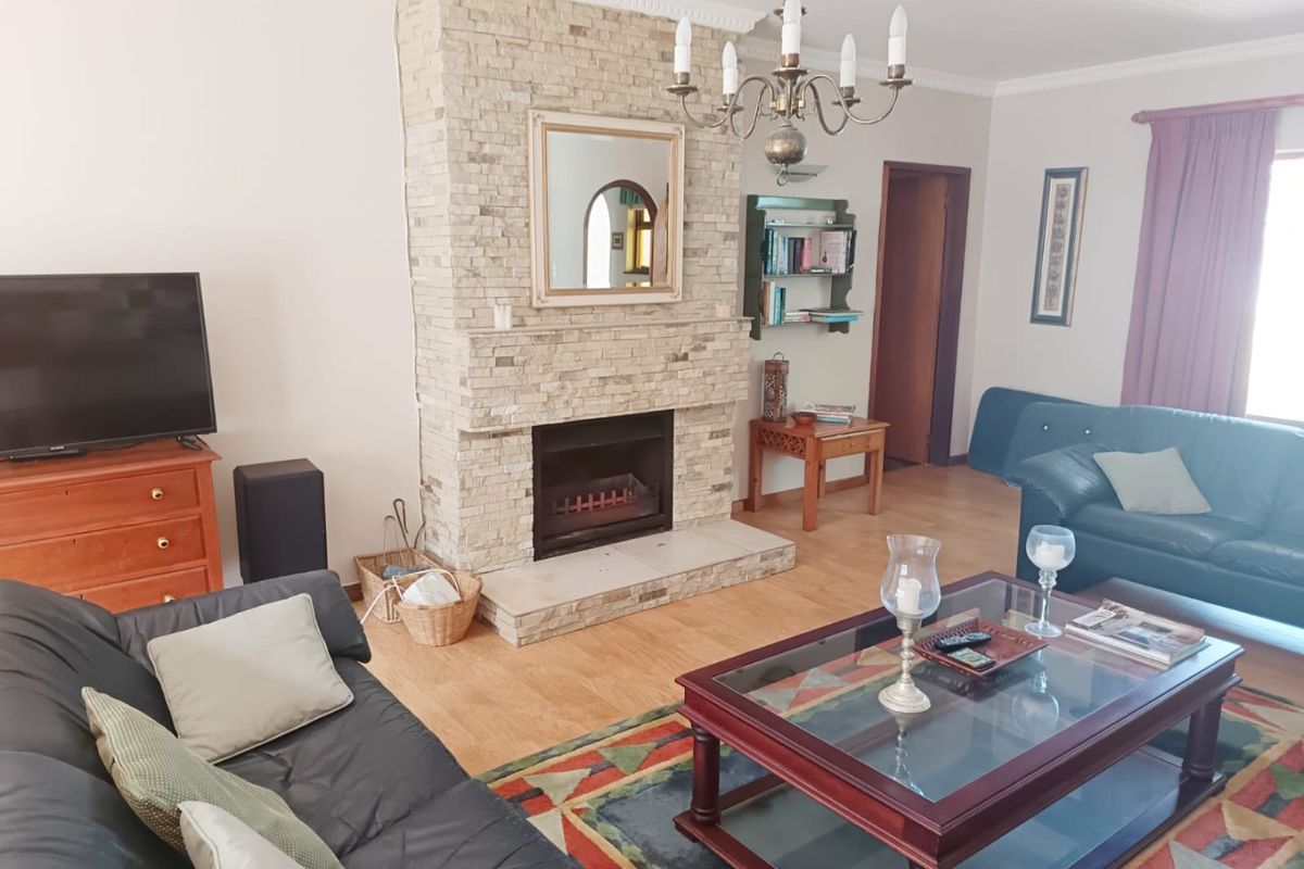 Ideal family home close to the beach with separate flatlet. - Photo 4