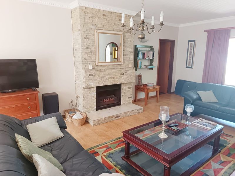 Ideal family home close to the beach with separate flatlet. - Photo 4