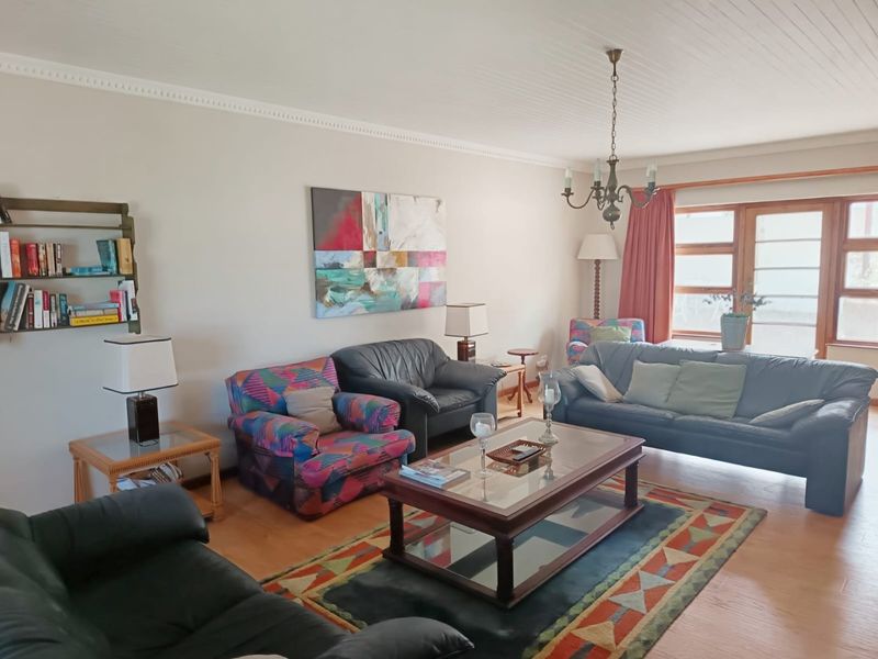 Ideal family home close to the beach with separate flatlet. - Photo 6