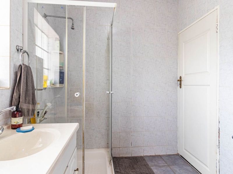 Large 4 bedroom home - Photo 9