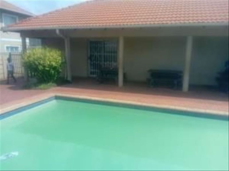 Relaxed Living Home with Pool and Family Appeal - Photo 3