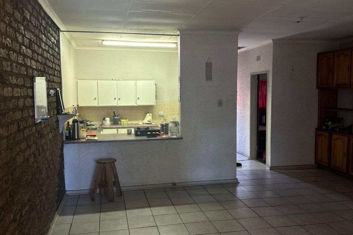 Neat 2-Bedroom Apartment with Garage – Middelburg Central - Photo 4