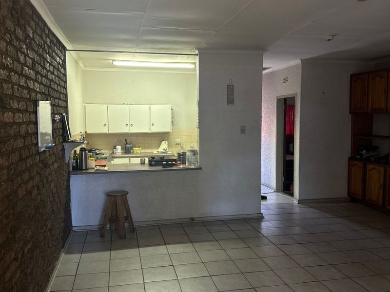 Neat 2-Bedroom Apartment with Garage – Middelburg Central - Photo 4