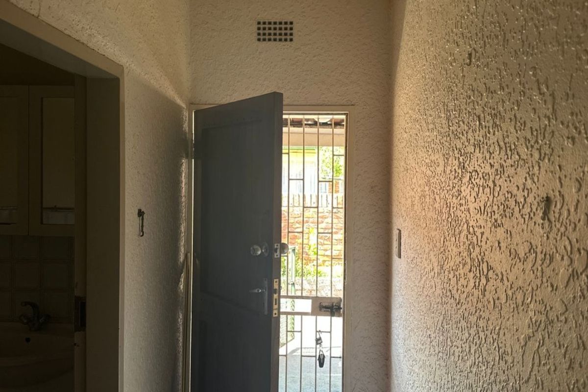 Neat 2-Bedroom Apartment with Garage – Middelburg Central - Photo 3