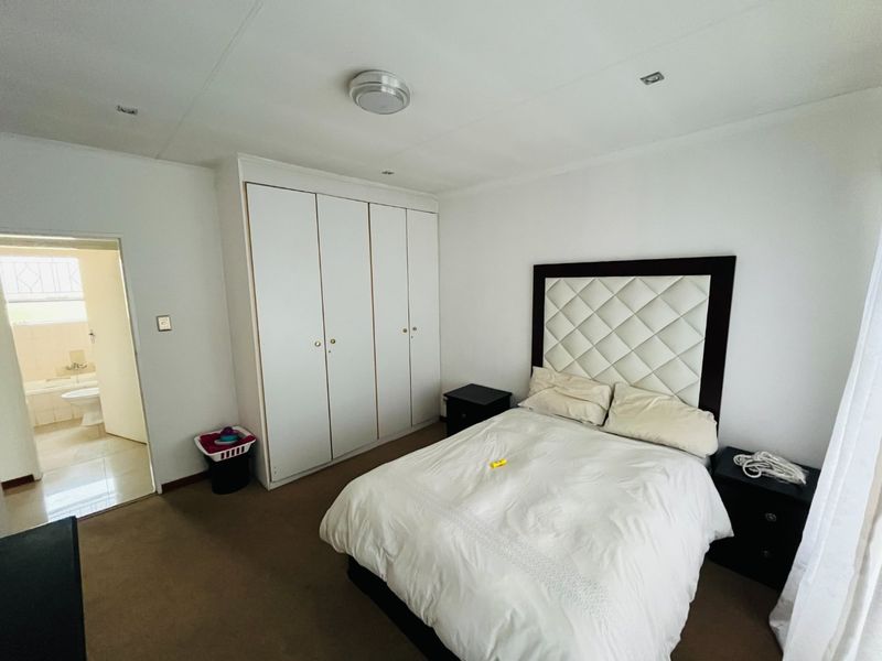 Two-bed apartment/flat for sale in Buccleuch,Sandton - Photo 6