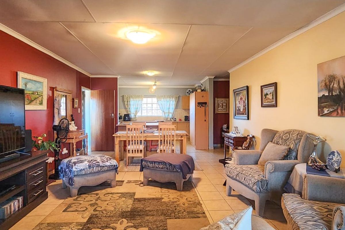 BEAUTIFUL FULL TITLE TOWNHOUSE - MOVE-IN READY! - Photo 4