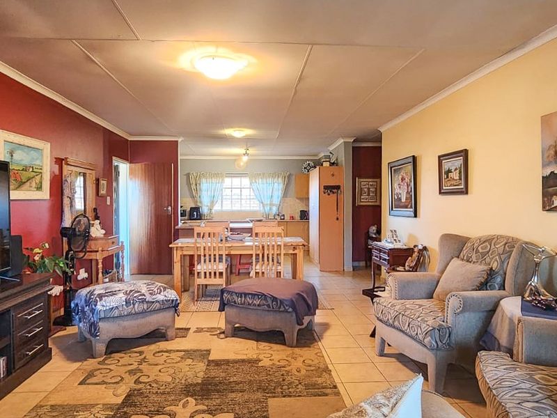 BEAUTIFUL FULL TITLE TOWNHOUSE - MOVE-IN READY! - Photo 4