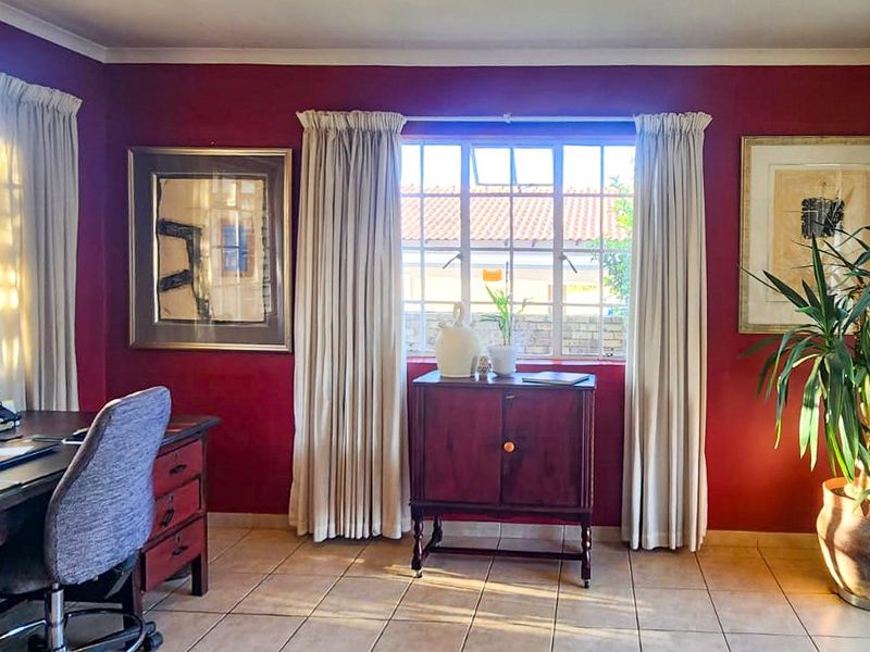 BEAUTIFUL FULL TITLE TOWNHOUSE - MOVE-IN READY! - Photo 10