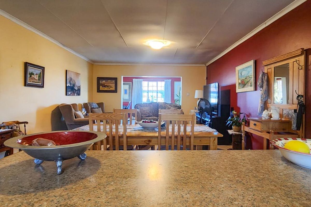 BEAUTIFUL FULL TITLE TOWNHOUSE - MOVE-IN READY! - Photo 5