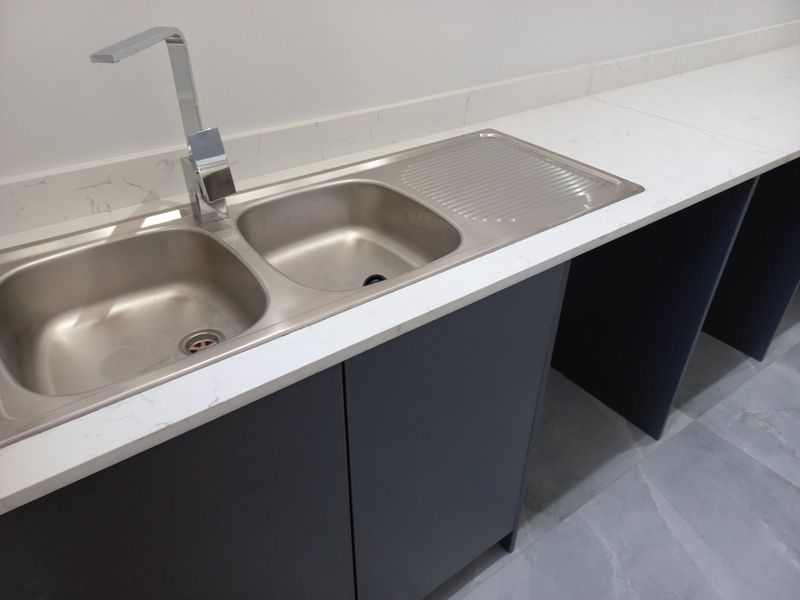 4 bedroom Modern + staff quarters - Photo 9