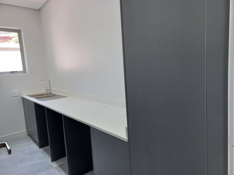 4 bedroom Modern + staff quarters - Photo 8