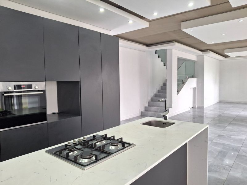 4 bedroom Modern + staff quarters - Photo 6