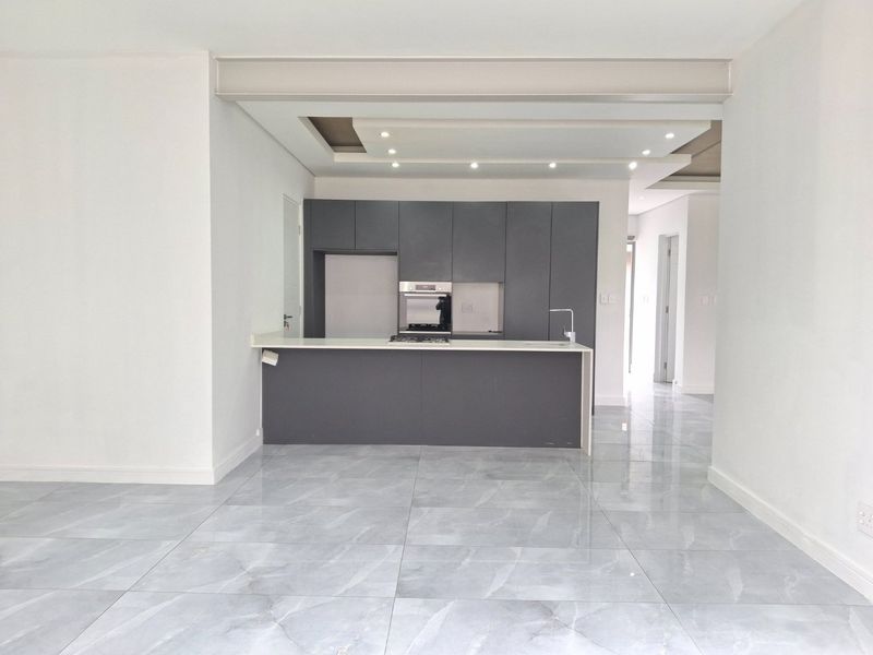 4 bedroom Modern + staff quarters - Photo 10